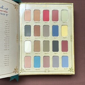 Besame Snow White Eyeshadow Palette